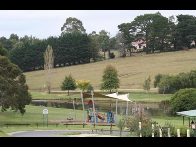 Drouin Trees of Many Nations Walk Walking Maps