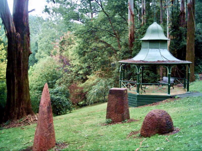 Alfred Nicholas Memorial Gardens walk Walking Maps